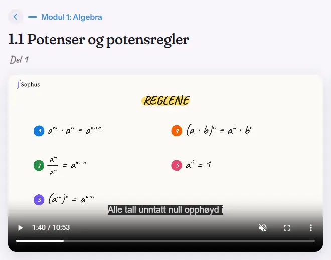 Leksjonen 1.1 Potenser og potensregler i 1T. Videoen viser de fem potensreglene på tavla, med teksting nederst.